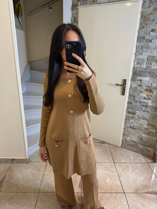 Ensemble Nina camel