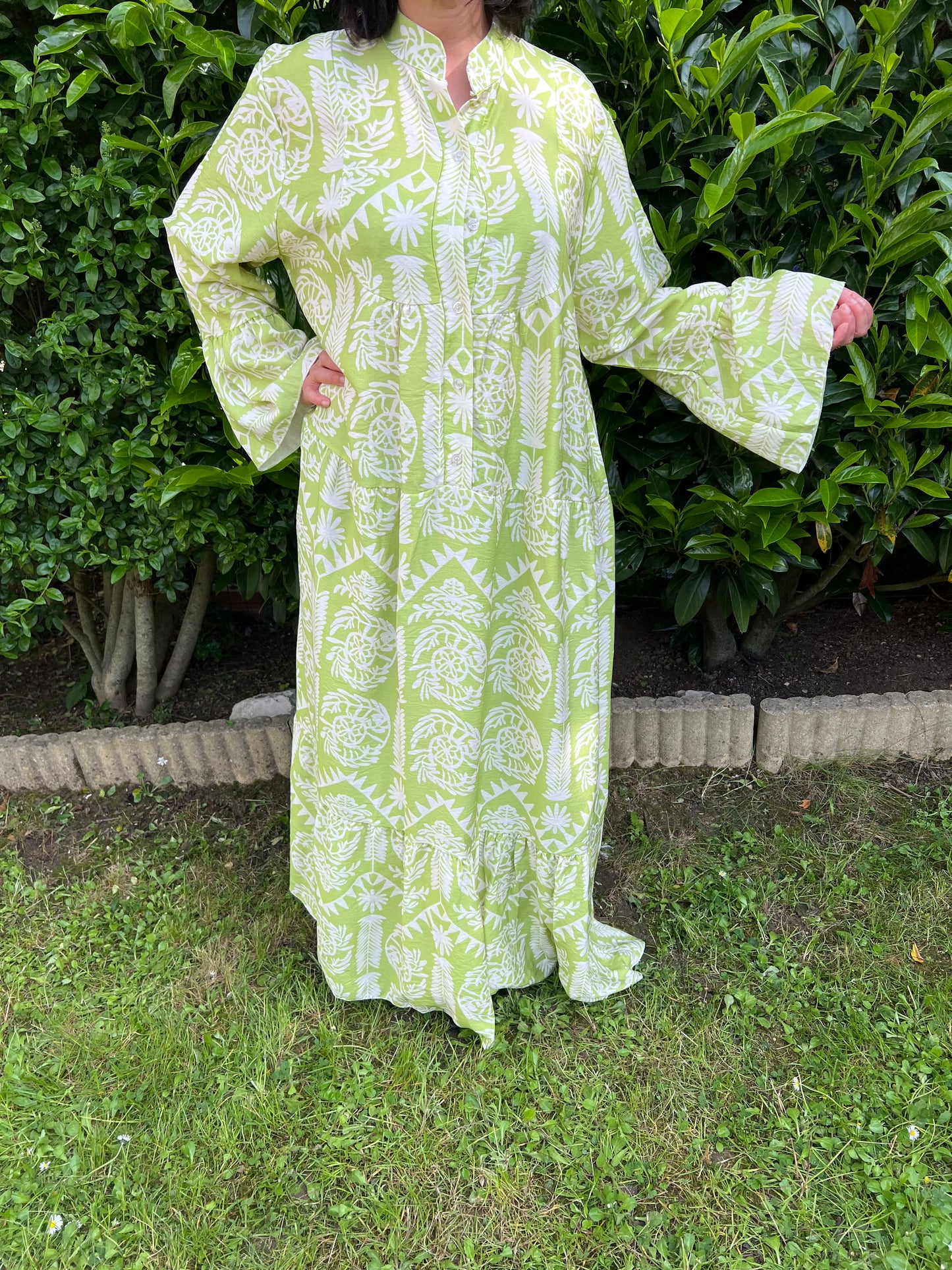 Robe verte pistache avec motifs blanc