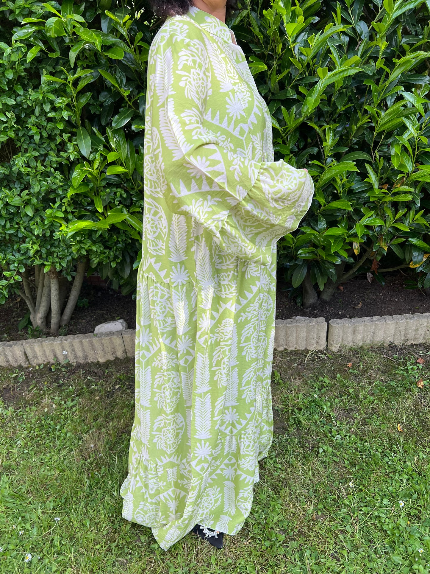 Robe verte pistache avec motifs blanc