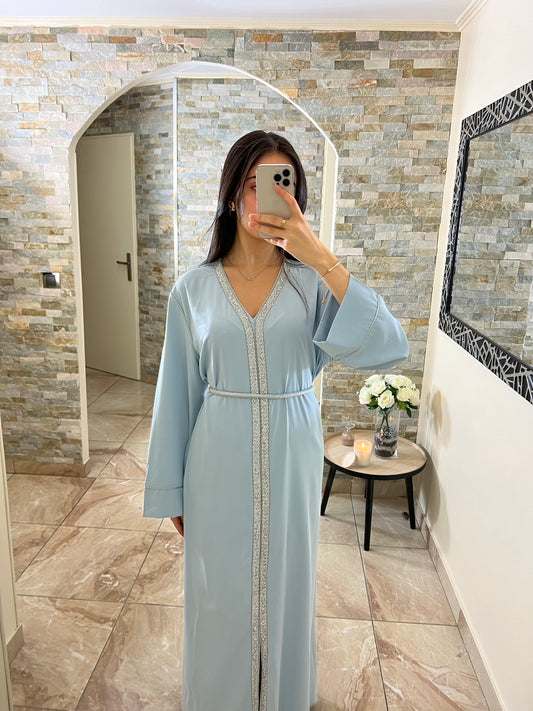 Caftan satin avec ceinture bleu ciel